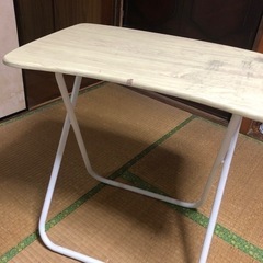 テーブル☆ キズ、落書き跡ありの画像