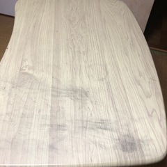 テーブル☆ キズ、落書き跡ありの画像