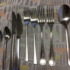 フォーク、スプーン、ナイフ、バターナイフなどなどの画像