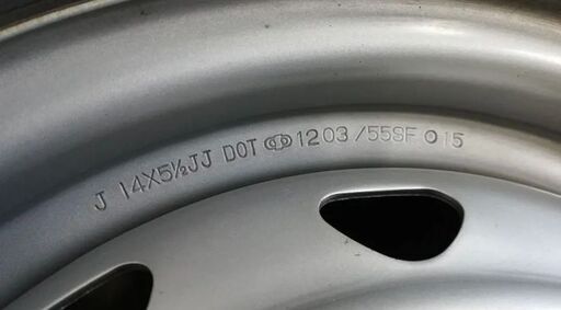 スタッドレスタイヤ 185/70R14 ４本 バリ山