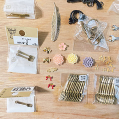 金属チャームやパーツ、ハギレなど色々詰め合わせセットの画像