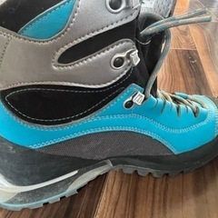 【 値下げ】ガルモントトレッキングシューズ TOWER LX GTX （レディース）24.5cm