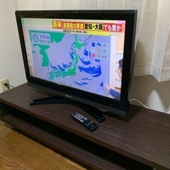 2010年製32型テレビ　テレビラック付き