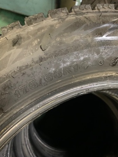 175/65R14 スタッどレスタイヤVRX2 8分山