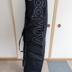 スノーボードとバックの画像