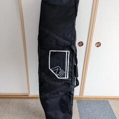スノーボードとバックの画像