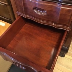 カリン材チェスト　無垢の画像