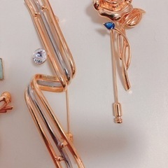 中古　レトロブローチ4つ ハンドメイド1点ありの画像