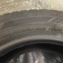 【9/20まで】175/65R15スタッドレスタイヤ4本 アクアで使用