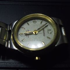 お下げ致します。SOLAR仕様２点！女性用腕時計！元気に稼働致しています。ＡＬＢＡ＆ＲＥＧＵＮＯはゴールドコンビです。の画像