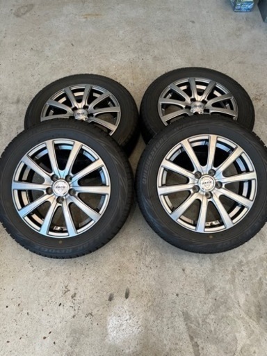 スタッドレス　タイヤ　プリウス