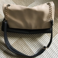 ショルダーバッグ　ベージュ　ブラックの画像