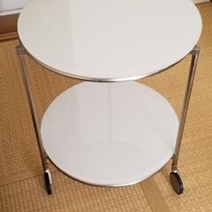 2173 IKEA(イケア) STRIND サイドテーブル ホワイト ニッケルメッキの画像