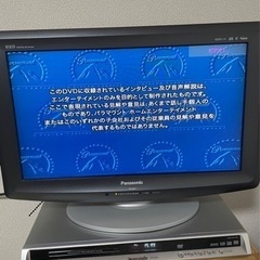テレビ、DVD、棚のセットですの画像