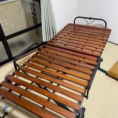 折りたためて便利なベッドの画像