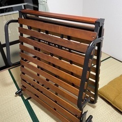 折りたためて便利なベッド
