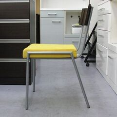ダイニングチェア 一人掛けイス 一人掛 デザインチェア 黄色 ファブリック×木製背板 椅子 札幌市手稲区の画像