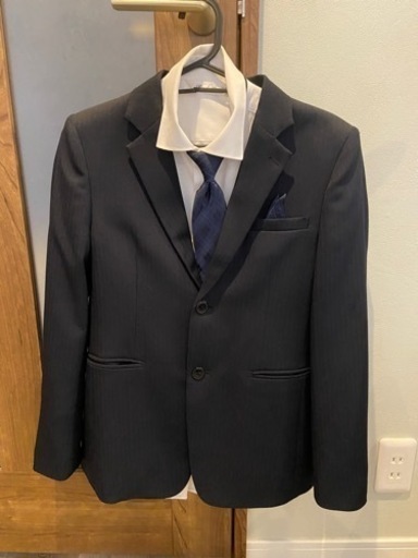 子供用のスーツになります。160cm