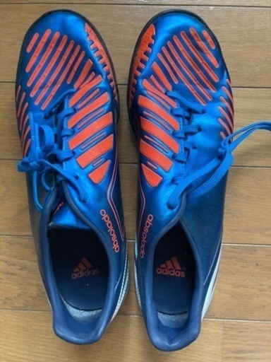 adidas サッカーシューズ 青色