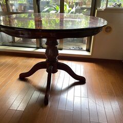 ラウンドテーブル　肘掛け椅子　アンティーク調　木製　象嵌天板 