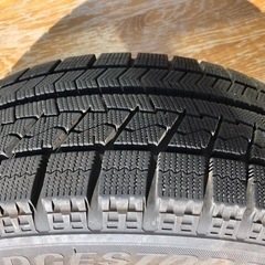 ブリヂストンスタッドレスタイヤ　215/60R16の画像