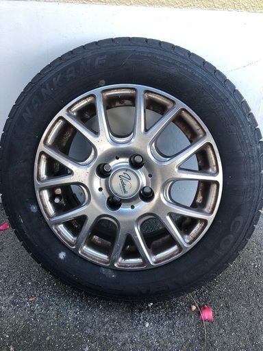 スタッドレスタイヤ、ホイール付き