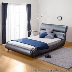 ニトリ　クイーンベッドフレーム　マットレスの画像