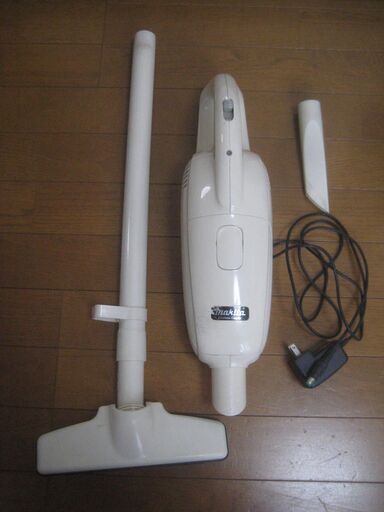 ジャンク扱い Makita マキタ 充電式 クリーナー 掃除機 モデル 4076D 現状品