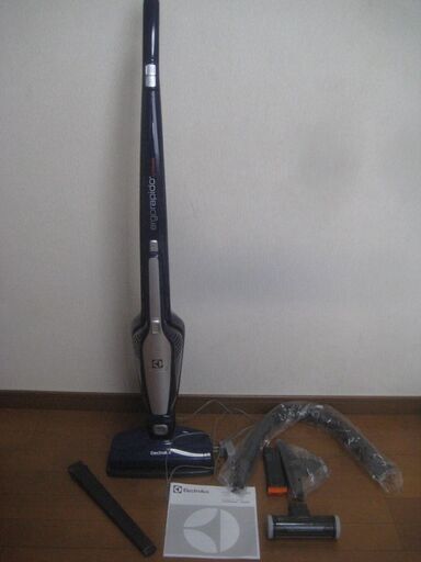 決まりました！現状品 Electrolux エレクトロラックス ergorapido エルゴラピード リチウム ネイビー
