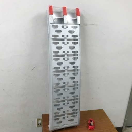 取引場所　南観音　V 2212-452 アルミ製　アルミラダー　折りたたみ式　未使用品　重量約8Kg スタンド2本付属　新品価格約99