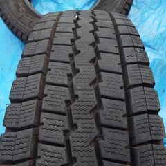 2021年製造 バリ山 良品 中古 2本セット スタッドレスタイヤ 195/85R16 114/112L ダンロップ ウインターマックス LT03M バン トラック用　4本　6本　8本　セットも可能です。の画像