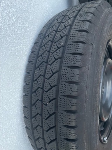ハイエース　ホイール付き　スタッドレス　ブリザック　ブリヂストン