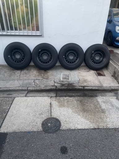 ハイエース　ホイール付き　スタッドレス　ブリザック　ブリヂストン