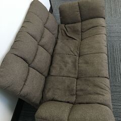 ブラウン・リクライニングローソファーの画像