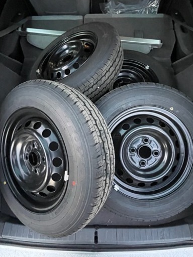 新車納車前に外したタイヤホイール4本セット、新品のホイルカバー付き