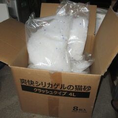 【猫飼育セット】子猫用トイレ（未開封）、ペットシート約300枚、シリカサンド４L×6袋の画像