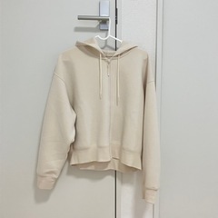 ユニクロ ドライスウェットパーカーの画像