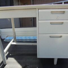 事務机と椅子中古品の画像