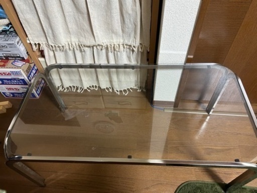 ガラステーブル