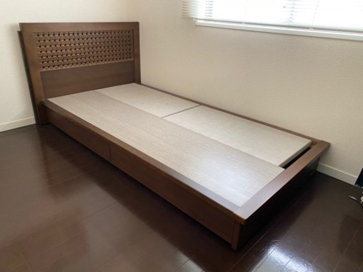 引き出し付きのベッド