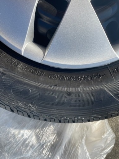 値下げします145/80R12新品です。