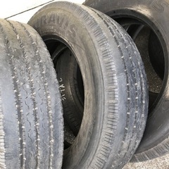 205/70R17.5 タイヤ　ライトトラック　中古　バリ目の画像