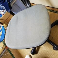 キャスター付チェア(壊れてる)差し上げます。の画像