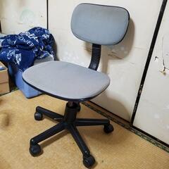 キャスター付チェア(壊れてる)差し上げます。