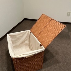 蓋つきバスケットの画像