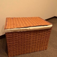 蓋つきバスケットの画像