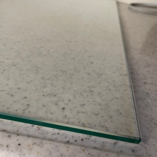 テレビボードの上に...ガラス板160×44×0.5（㎝）