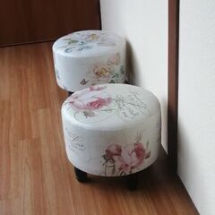 スツール１脚が1800円 ！直径40cm高さ31cm
