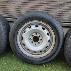 スタッドレスタイヤ 4本セット 175/65R14 ブリジストンの画像