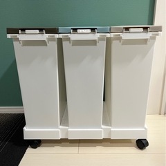 ほぼ未使用　3分別　ゴミ箱　20リットル×3 キャスター付き　引き取りでお願いしますの画像